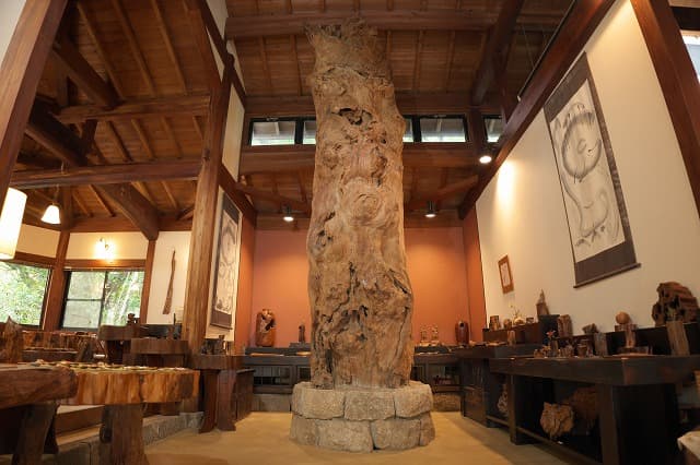 屋久杉工芸作品のギャラリー