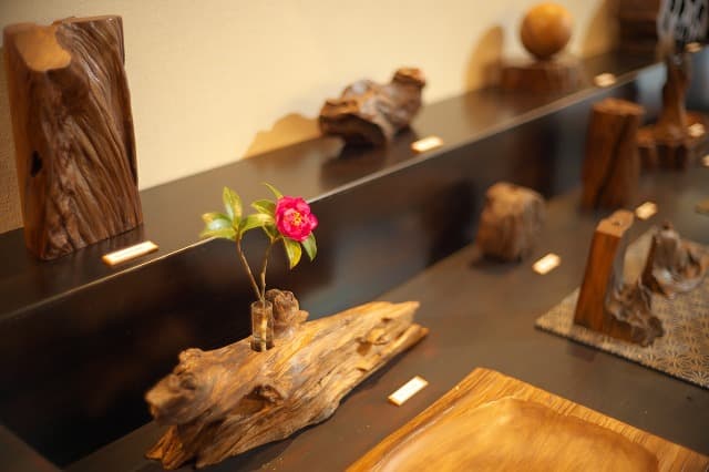 自然の味わいを生かした作品