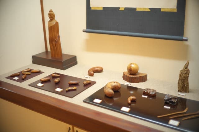 屋久杉工芸作品のギャラリー